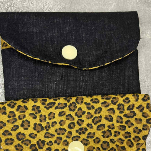 1 porte-cartes en tissu à 3 compartiments 11.5x7.5 - noir et léopard - l'univers créatif d'isa
