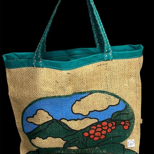 Sac cabas - pièce unique - toile de jute d'un sac de café costa rica -motif : paysage  et nuages-pura vida - l'univers créatif d'isa