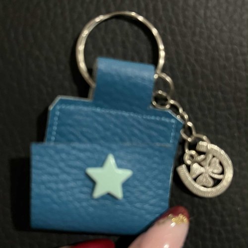 Porte-clefs, porte-bonheur (pour jeton de caddie) similicuir bleu 5x4.5 cm-"douceur" -bouton pression étoile