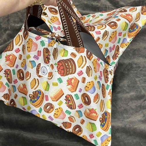 Sac à tarte -motif gourmandises - intérieur marron - doublé pour renforcer le sac