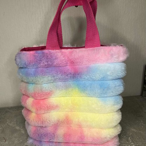 Mini sac cabas ou tote bag fausse fourrure arc-en-ciel  lidou classique création unique et écoresponsable