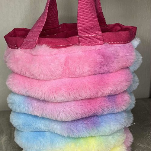 Mini sac cabas ou tote bag fausse fourrure arc-en-ciel  robotto lidou création unique et écoresponsable