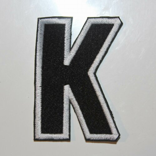 Écusson patch applique lettre de l'alphabet k brodée broderie machine thermocollant initiale monogramme