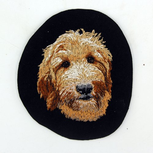 Chien compagnie écusson patch brodé golden doodle applique thermocollant broderie caniche personnalisation textile vêtement masque polo