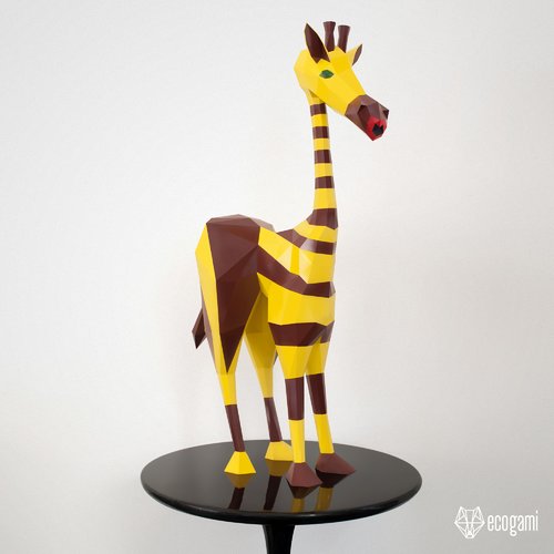 Sculpture de raffe, l'étrange girafe à assembler en papier