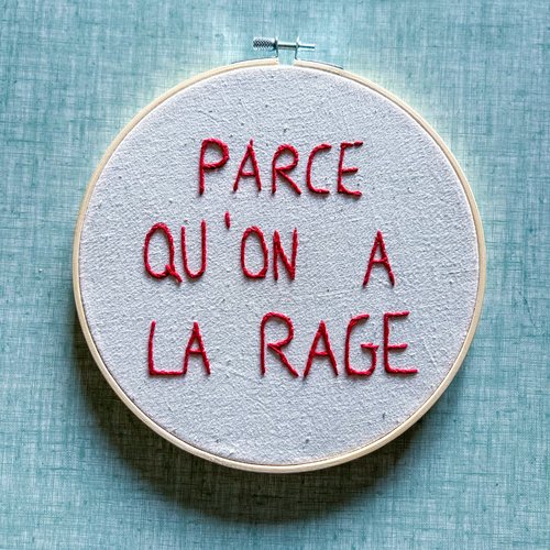 Décoration brodée « parce qu’on a la rage « 