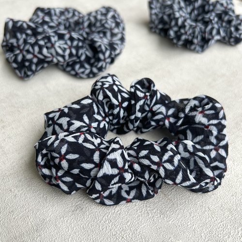 Chouchou fleuri noir et blanc
