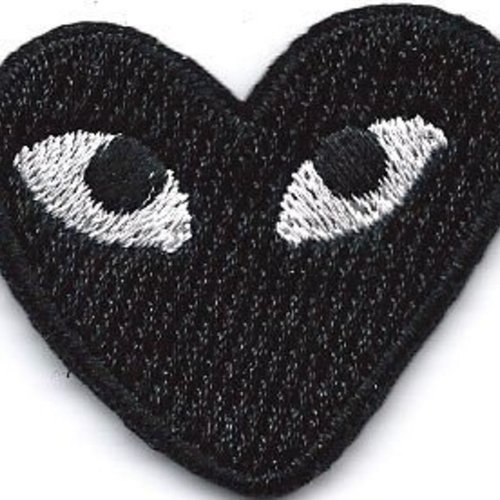 Patch coeur brodé thermocollant coutures