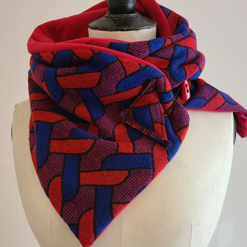 Col écharpe très graphique