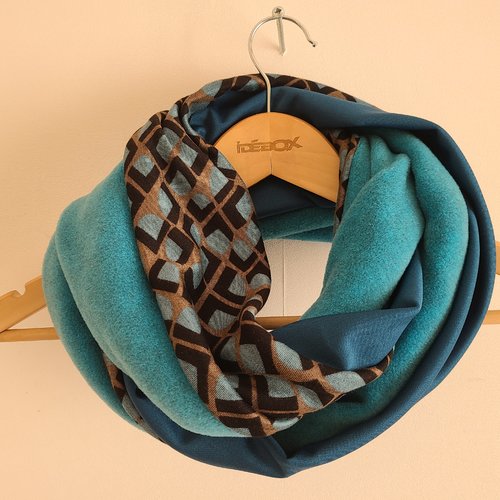 Snood turquoise motifs géométriques