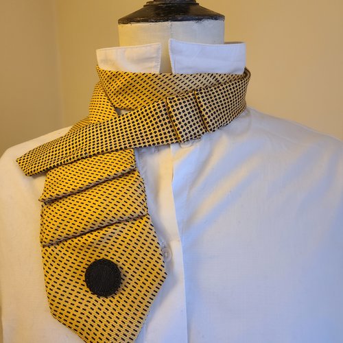 Collier cravate jaune