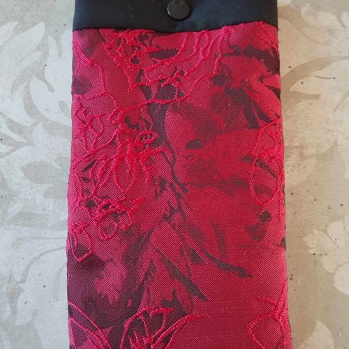 Etui de lunettes rouge et noir