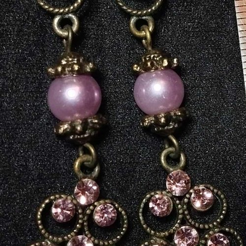 Boucles d'oreille mauve et brillants