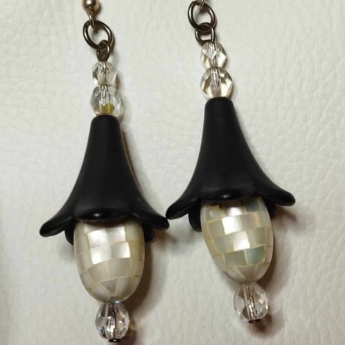 Boucles d'oreilles noire et blanc nacré