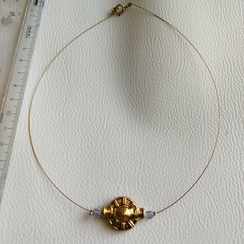 Collier sur fil câblé doré et perle centrale connecteur doré