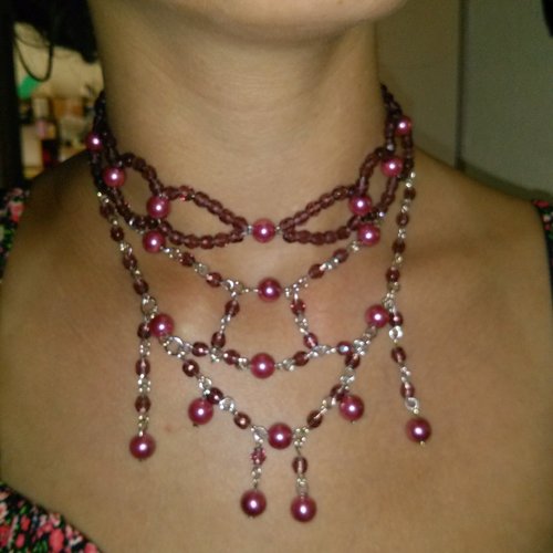 Joli ras de cou ton prune perles de verre
