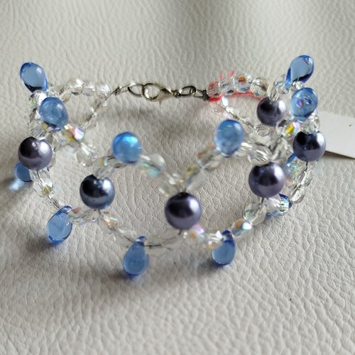 Bracelet manchette en perles de verre bleues cristal