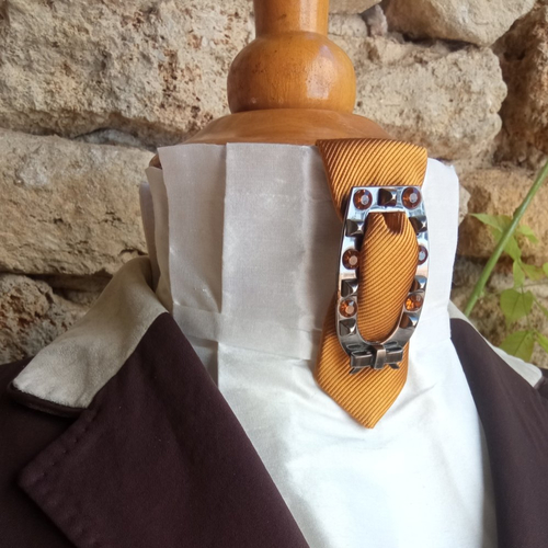 Lavallière de dressage originale - cravate équestre en soie