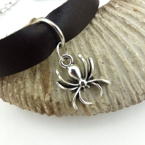 Bracelets en cuir avec pendentif araignée