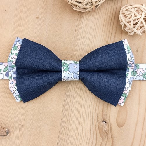 Nœud papillon bleu marine avec fleurs liberty  / pochette de costume / boutons de manchettes - mariage, communion, baptême, cérémonie