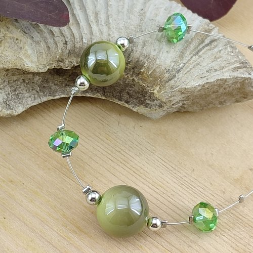 Bracelet en fil d’acier câblé et perles vertes - cadeau, mariée, mariage, cortège, demoiselles d'honneur