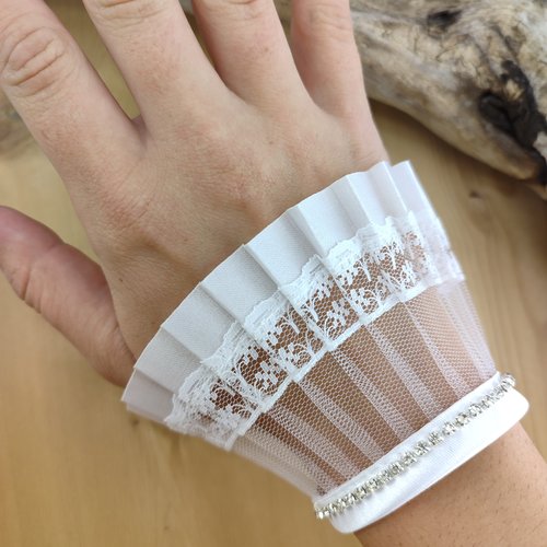 Bracelet mariée en tulle plissé, dentelle et strass - bijou mariage, cortège, demoiselles d'honneur - couleur personnalisable