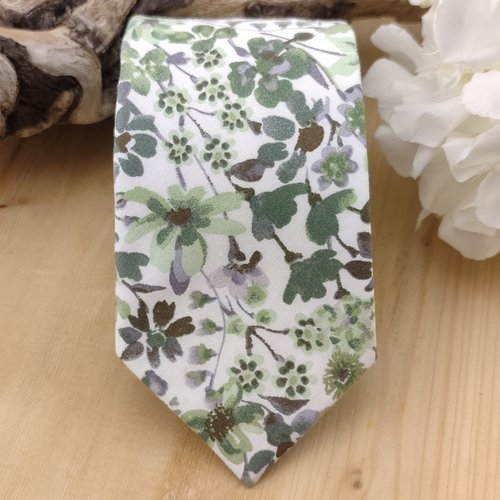 Cravate vert sauge à fleurs – coton – fabrication artisanale / pochette costume / boutons de manchette - mariage, cérémonie, ville