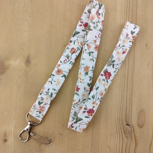 Porte badges infirmière en tissu liberty bordeaux et vert sauge - tour de cou, cordon téléphone, porte clés, dragonne, soign