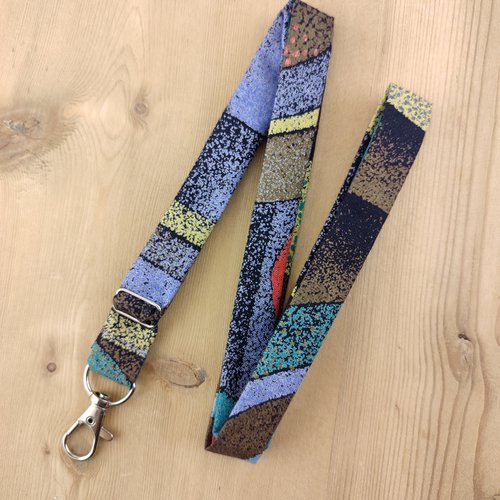 Tour de cou infirmière tissu wax – porte-badge ou porte-clés raffiné - dragonne, cordon téléphone, pour infirmière, soignant