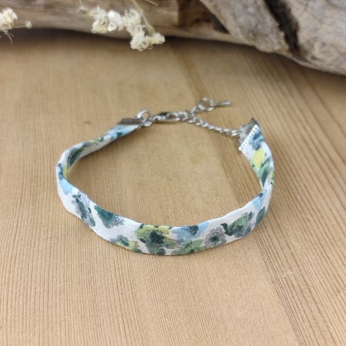 Bracelet floral vert - bijou mariage, mariée, demoiselle d'honneur, témoin - idée cadeau - accessoire tissu liberty