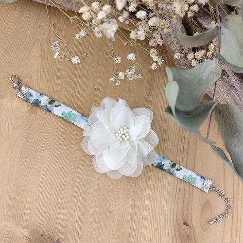 Bracelet floral vert avec fleur en organza - bijou mariage, mariée, demoiselle d'honneur, témoin - idée cadeau - accessoire tissu liberty
