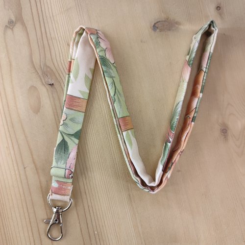 Dragonne porte badges / clés tissu floral pêche, vert,  vieux rose - tour de cou, cordon téléphone, porte clés infirmière, soignant