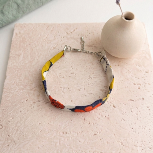 Bracelet fin en tissu vintage à fleurs rétro jaune, bleu et rouge - idée cadeau femme/fille - bijou fantaisie