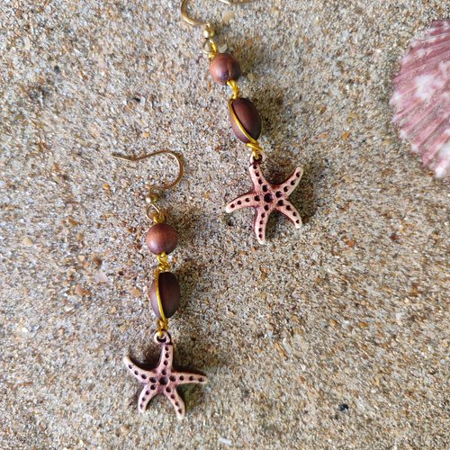 Boucles d'oreilles pendantes étoile de mer en résine et perles en bois - style bohème marin ederton - idées cadeau