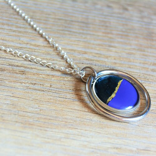 Collier argent pendentif bleu anneau rond violet or chaîne médaillon