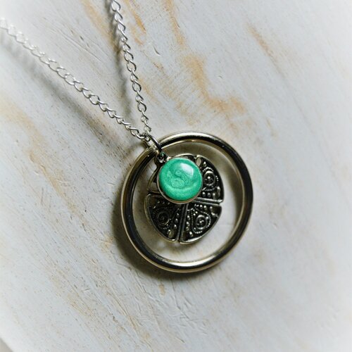 Collier argent pendentif vert émeraude anneau chaîne médaillon