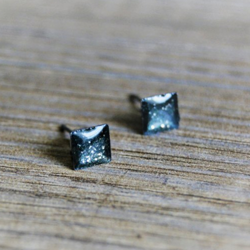 Boucles d'oreilles noir argent paillettes géométrique carré minimaliste