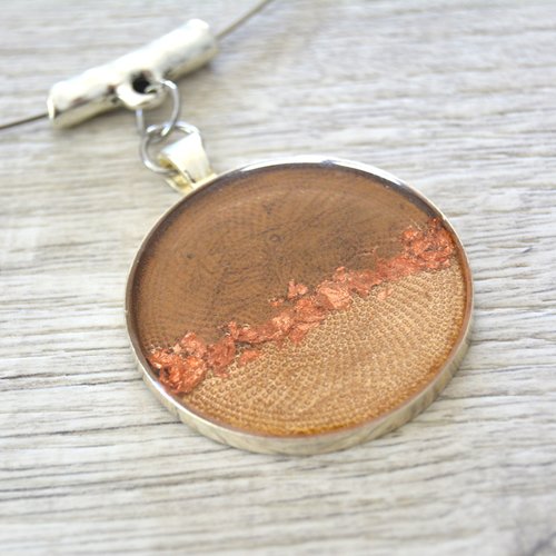 Collier pendentif marron or nacré feuilles de cuivre