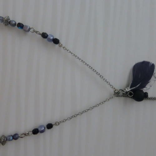 Collier pendentif  avec plumes et perles 
