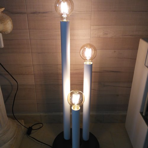 Lampe à poser, lampe de sol, luminaire de décoration, luminaire de création.