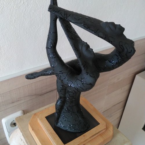 Statue en porcelaine espagnole de galos