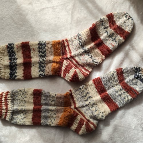 Chaussettes tricotées main elfange 36/37 écru bordeaux gris