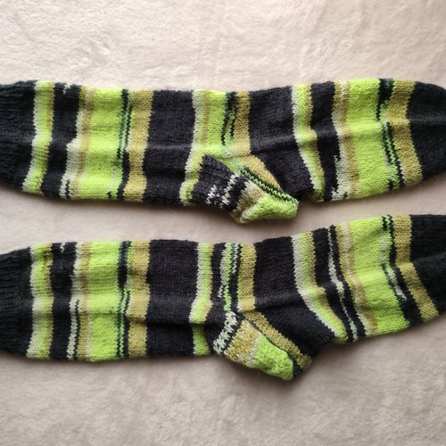 Chaussettes en laine tricotées main - 40/41 – noir, vert anis et jaune
