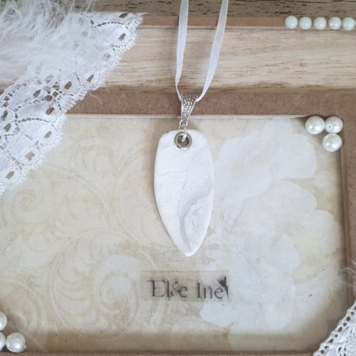 Collier pendentif effet nacré en polymere