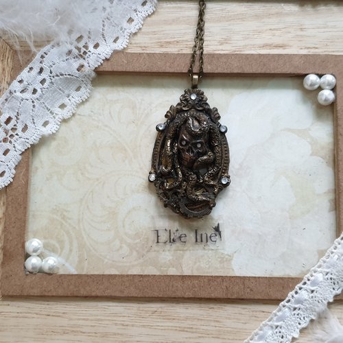 Collier pirate, tete de mort et tentacules en polymere