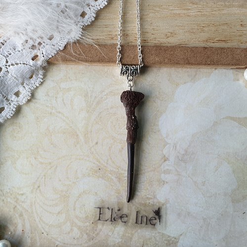 Collier - baguette harry potter - en polymère