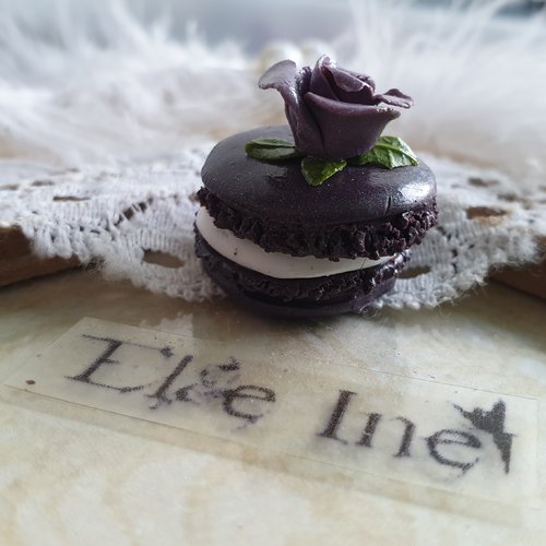 Magnet macaron raisin et sa rose en polymere