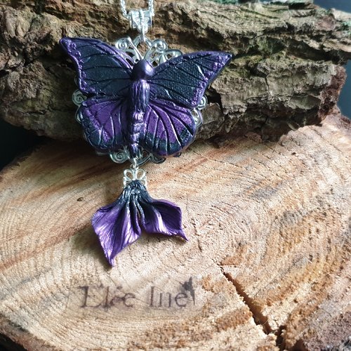 Collier papillon violet en polymère