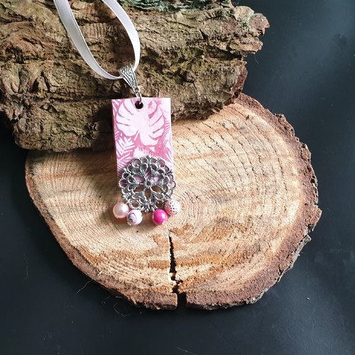 Collier, printemps en rose en polymère