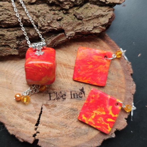 Collier cube orange en polymère fimo